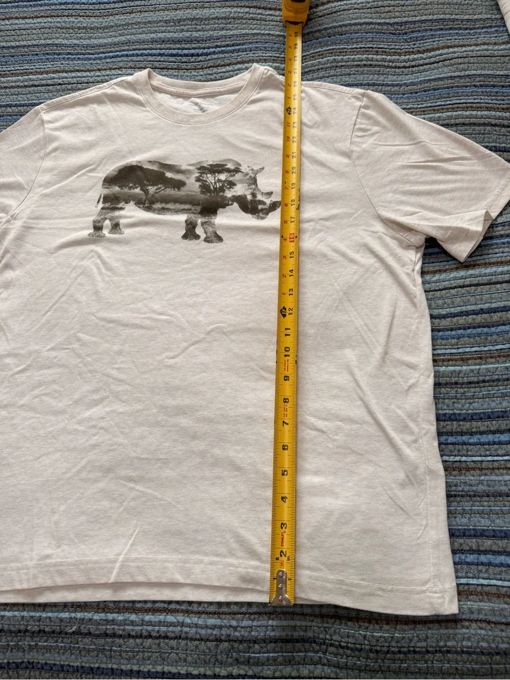 Banana Republic cream Short Sleeve Rhino Graphic Tee